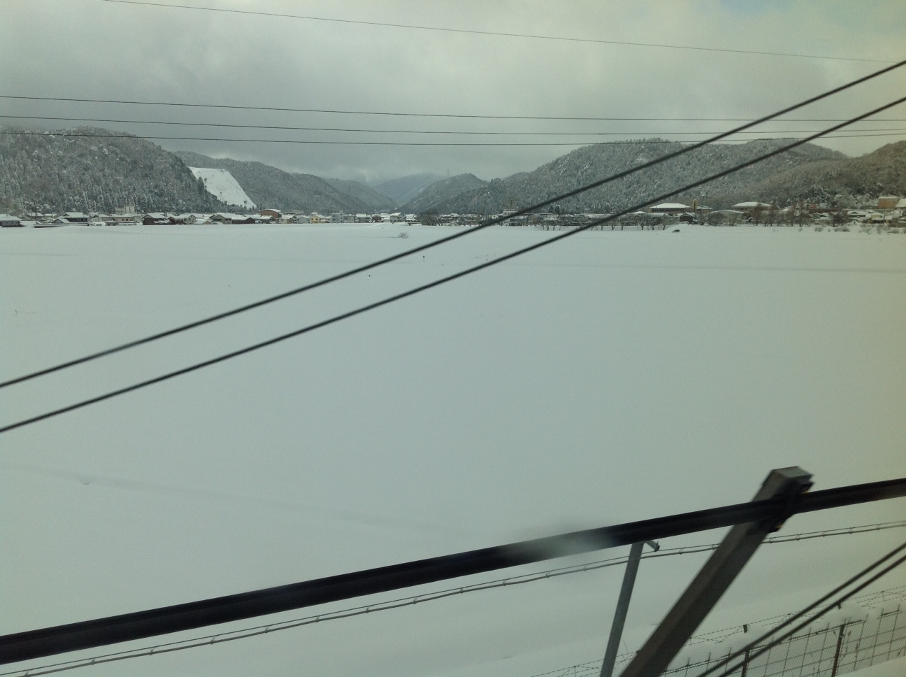 新幹線から見た米原の雪景色