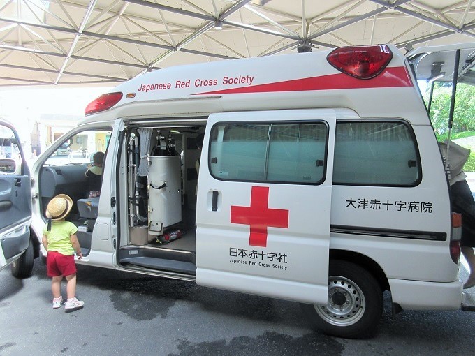大津赤十字病院の救急車