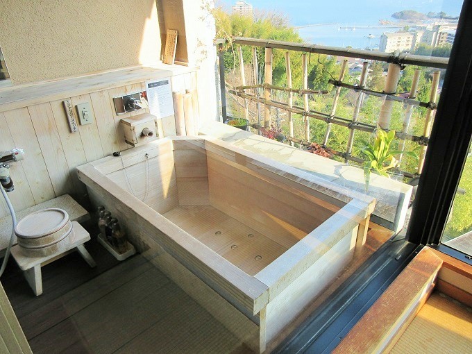 雄山荘の室内露天風呂