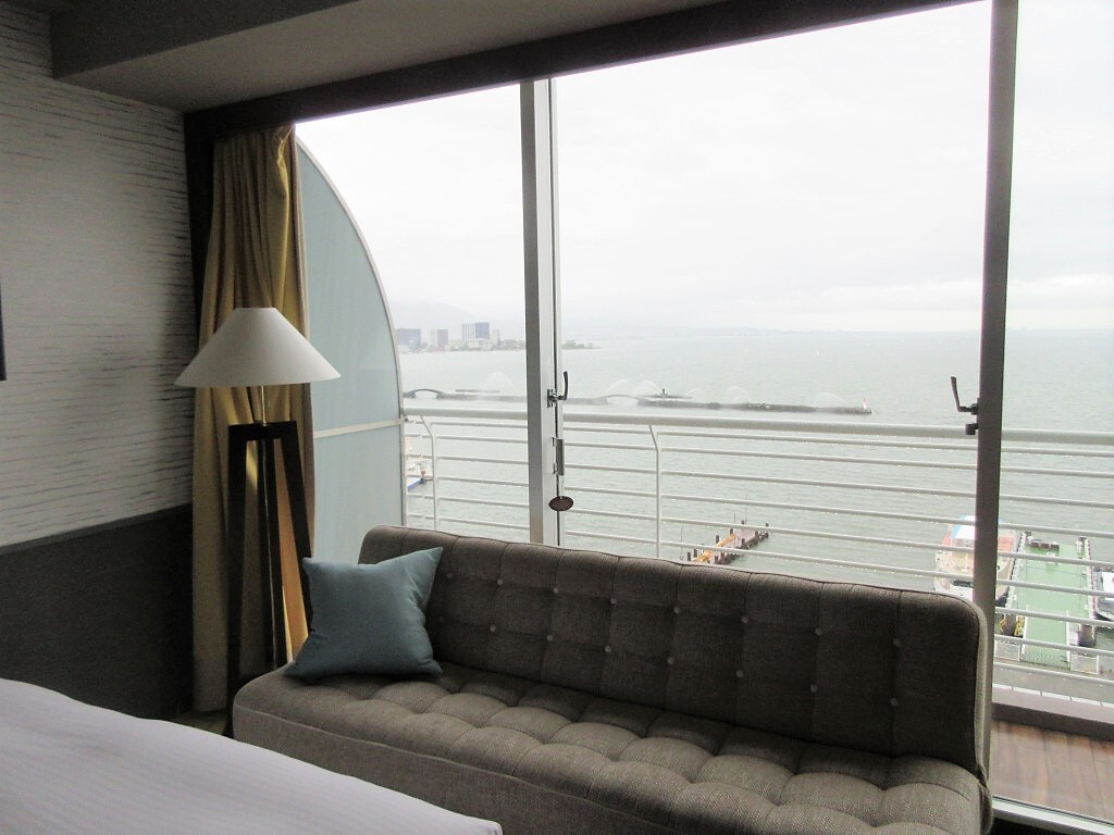 琵琶湖ホテルの客室からのながめ