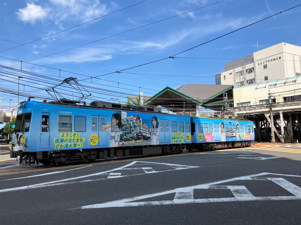 『成瀬は天下を取りにいく』ラッピング電車