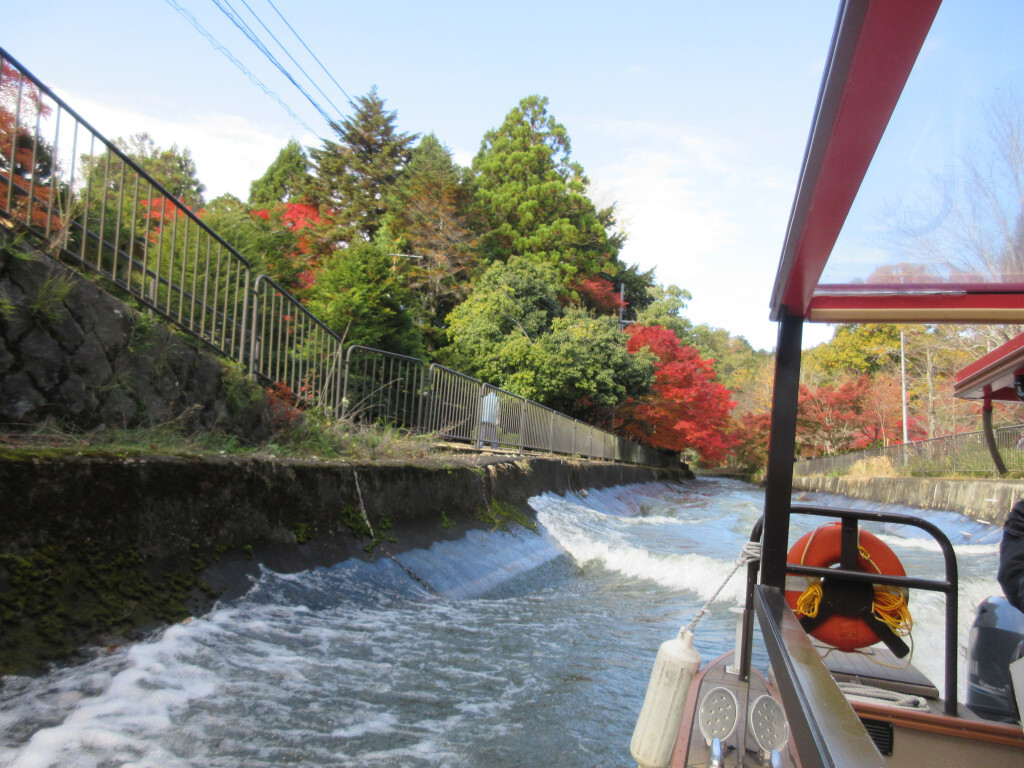 びわ湖疏水船の波