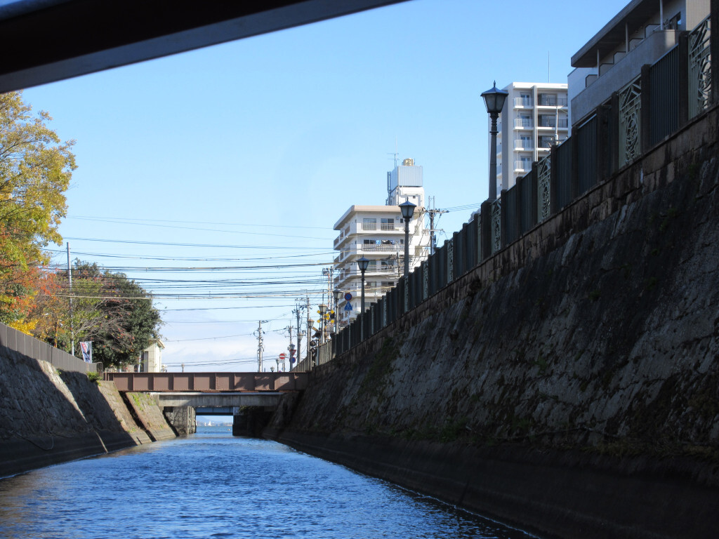 疎水から見た京阪石山坂本線の線路