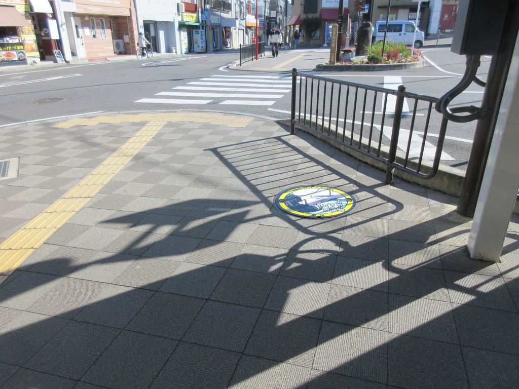 成瀬マンホール(遠く)